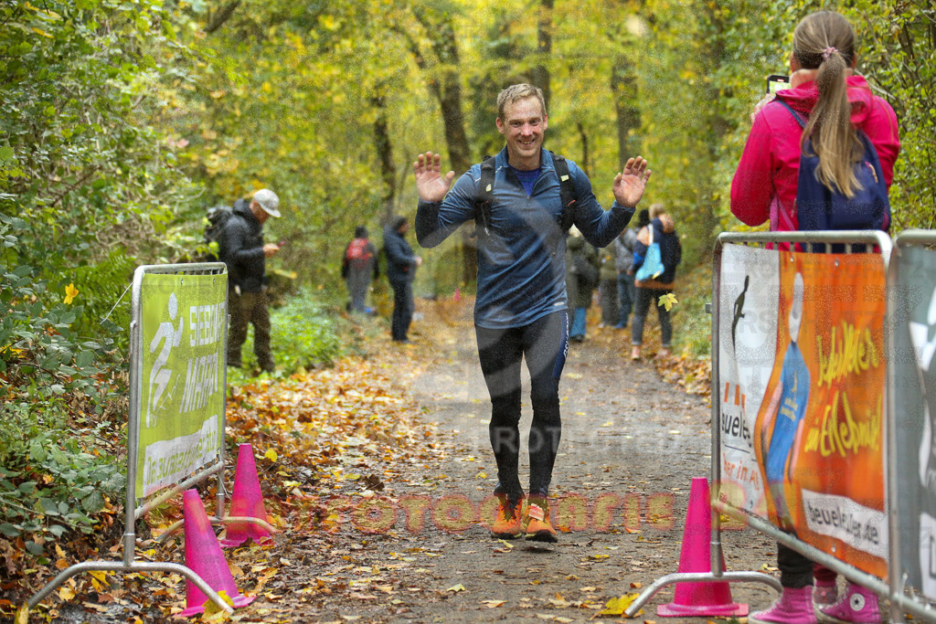 251026_1323_EX1_3297 | Sportfotografie im Rhein-Sieg Kreis, Köln, Bonn, NRW, Rheinland Pfalz, Hessen, etc. Unser Tätigkeitsfeld umfasst den Laufsport vom Volkslauf über den Marathon, Duathlon, Triathon bis zum Ultralauf wie Kölnpfad Ultra oder Schindertrail.