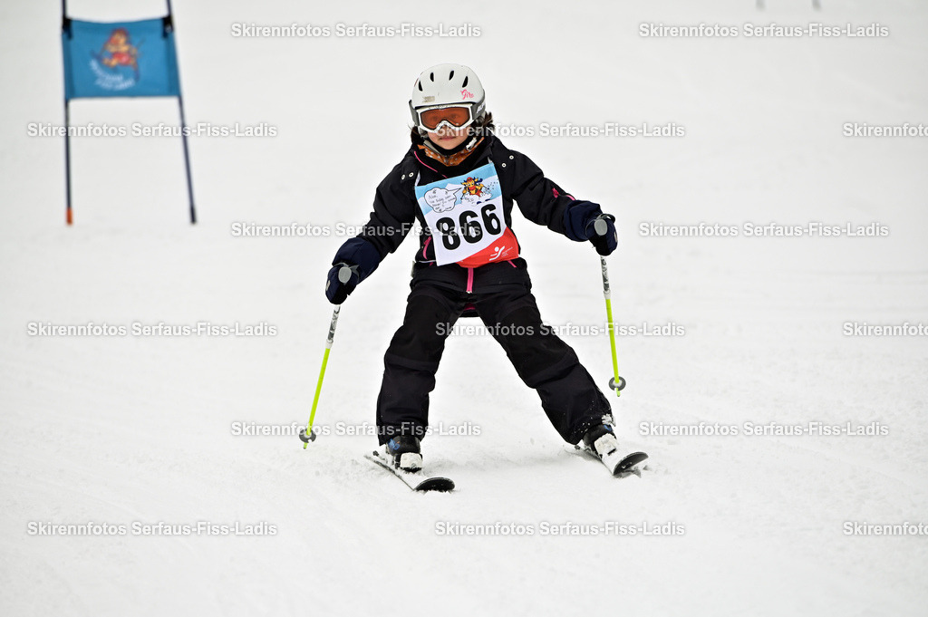 SRF_20.02.2026_1169 | Skirennfotos,Serfaus,Fiss,Ladis,Kinderskirennen,Winter,Tirol,Oberland,skirace,SFL,feelfree,weil wir's genießen,ski,Ski,skifahren,Sonnenplateau, - Realisiert mit Pictrs.com