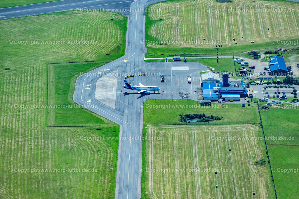 Sylt_Westerland_Flughafen_Airport_Eurowings_A319100_Dagwu_ELS_4999130825 | SYLT 21.06.2025 Start- und Landebahnen mit Rollwegen Hangaranlagen und Terminals auf dem Gelände des Flughafen Westerland auf der Insel Sylt im Bundesland Schleswig-Holstein, Deutschland. // Runway with hangar taxiways and terminals on the grounds of the airport Westerland at the island Sylt in the state Schleswig-Holstein, Germany. Foto: Martin Elsen
