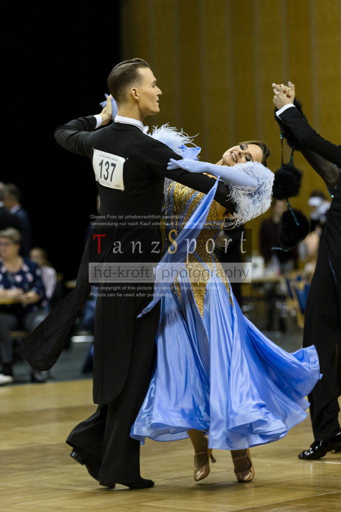 20241102_DC_HGR_Std_08787 | Tanzsportbilder, Standardtanz, Lateintanz, WDSF, DTV, LTVB, dancecomp, goc, hessen tanzt, blaues band der spree, walzer, tango, wiener walzer, slowfox, quickstepp, samba, rumba, cha-cha-cha, paso doble. jive, hd-kroft photography, turniertanzsport