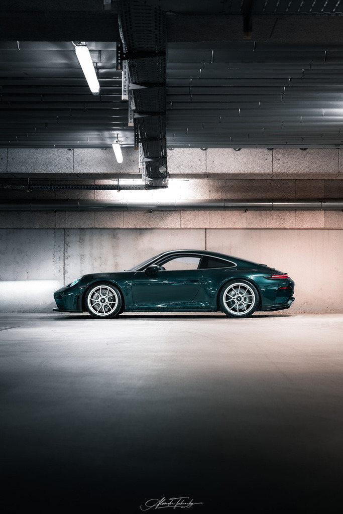 911 GT3 Touring Arlogrünmetallic | Entdecken Sie die faszinierende Welt von Alexander Tschuncky Arts: Kreative Fotografie, atemberaubende Automobilkunst und hochwertiger Bilderdruck. Lassen Sie sich inspirieren! - Realisiert mit Pictrs.com