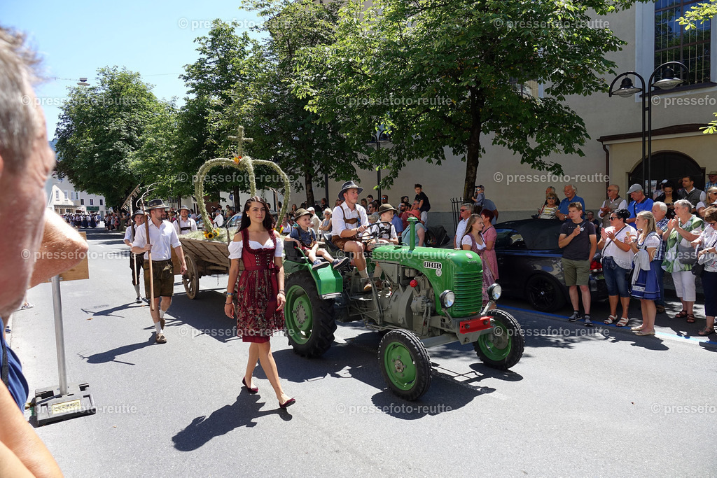 news-2022-Juli17-Musikumzug-Reutte-DSD03188-Trenner2-Traktor-LandjugendBW | Info aus dem Bezirk Reutte/Ausserfern Tirol sowie eine umfangreiche Bilddatenbank über die gesamte Region: Lechtal, Talkessel Reutte, Tannheimertal, Zwischentoren. Lech, Plansee, Zugspitze, Grenztunnel, B179, Fernpassstraße, Verkehr, Lawinen, Tradition, - Realisiert mit Pictrs.com