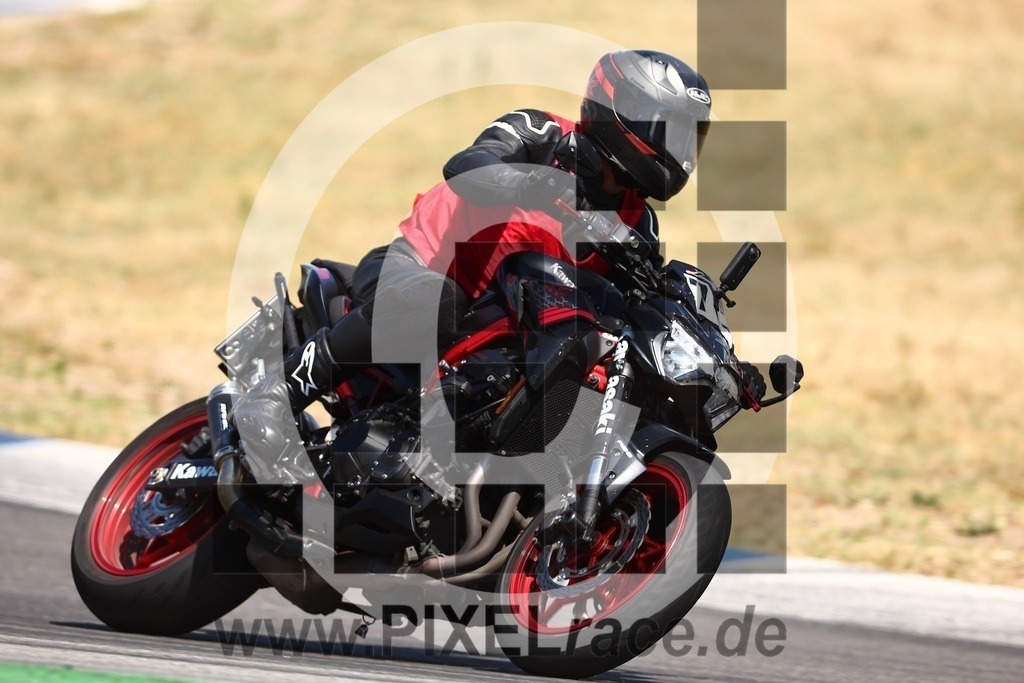 0075-20250704_02491 | Schöne Erinnerungen an spannende Momente - das festzuhalten ist unser Job. PIXELrace.de ist seit 2003 auf den Rennstrecken Europas unterwegs um die Action draußen beim Fahren und die wunderbare Stimmung imm Fahrerlager für euch einzufangen.