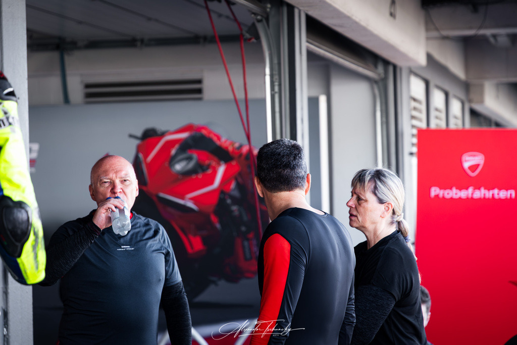 Ducati Trackday Hockenheimring 2026 | Entdecken Sie die faszinierende Welt von Alexander Tschuncky Arts: Kreative Fotografie, atemberaubende Automobilkunst und hochwertiger Bilderdruck. Lassen Sie sich inspirieren! - Realisiert mit Pictrs.com