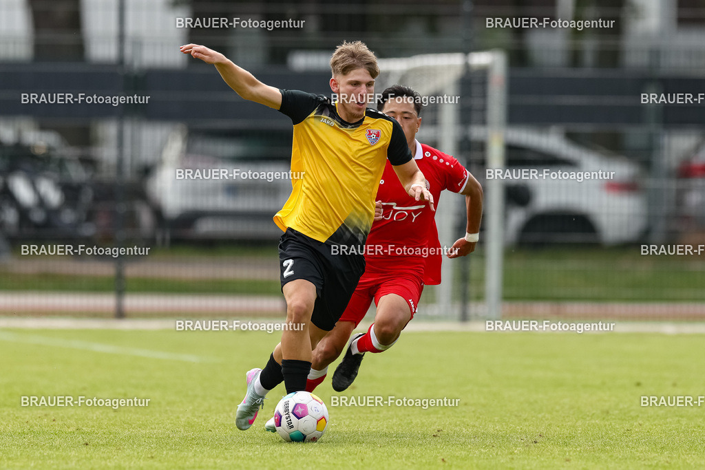 1_SVSKFC_20250726_1065.JPG -  - SV Schermbeck - KFC Uerdingen  - Testspiel | Schermbeck, Deutschland, 26.07.25: Pierre Rogasik (KFC Uerdingen) in Aktion, am Ball, Einzelaktion während des Testspiel Spiels zwischen SV Schermbeck - KFC Uerdingen  in der Volksbank Arena am 26. July 2025 in Schermbeck, Deutschland. (Foto von Stefan Brauer/Brauer-Fotoagentur)