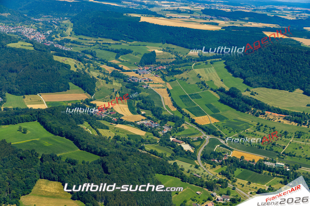 Aktuelles Luftbild von  Donzdorf - Die Luftaufnahme wurde 2022 mittels UL-Flugzeug erstellt ( keine Drohne ) - hochauflösende Kamera-Systeme von  Canon -Beste Qualität - Für grossformatige Ausdrucke geeignet. Die Geschenkidee !