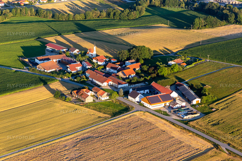 Luftbild: Freundorf im Ortsteil Freundorf in Aldersbach im Bundesland Bayern in Deutschland. – Foto: IMG_132891.jpg vom 02.07.2022 durch Werner Riehm/FLY-FOTO.de – Auflösung des Originals: 5472 x 3648 px – aldersbach.de