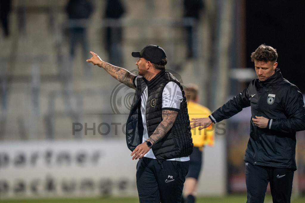 SG Sonnenhof Grossaspach vs. SSV Ulm 1846 Fussball, Fussball, WFV-Pokal, Viertelfinale, 01.04.2026 | Pascal Reinhardt (Trainer SG Sonnenhof Großaspach) feuert seine Truppe an,SG Sonnenhof Grossaspach vs. SSV Ulm 1846 Fussball, Fussball, WFV-Pokal, Viertelfinale, 01.04.2026