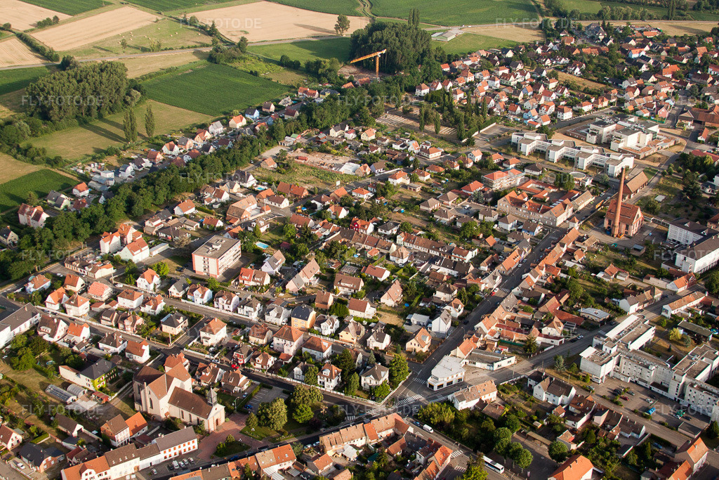 Luftbild: Ortsansicht in Bischwiller im Bundesland Bas-Rhin in Frankreich. Foto: IMG_30428.jpg vom 09.07.2010 durch Werner Riehm/FLY-FOTO.de
