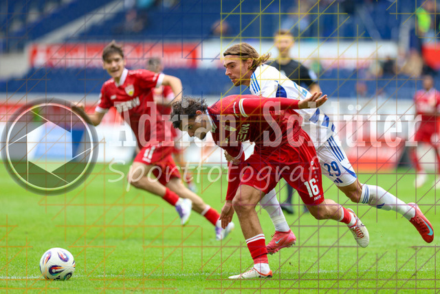 MSV Duisburg vs VfB Stuttgart II - 3. Liga | Duisburg, Deutschland, 02.08.25:   Leny Romo Meyer (VfB Stuttgart II) und Joshua Bitter (MSV Duisburg) im Kampf um den Ball waehrend des Spiels der 3. Liga MSV Duisburg vs VfB Stuttgart II in der schauinsland-reisen-arena(Foto von Brauer-Fotoagentur / Adrian Schlueter)