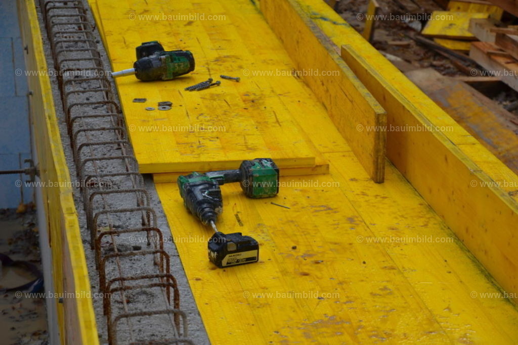 bib-lg04-betonarbeiten-0304 | Nach LV-Leistungsgruppen sortierte Detailfotos über den Bau eines Hauses. Alle Hausbau-Bilder direkt vom Urheber und Autor der Website Haus-Selber-Bauen.com