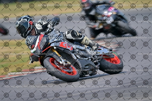 25bt04-1621 | markuskiefer.com - Realisiert mit Pictrs.com