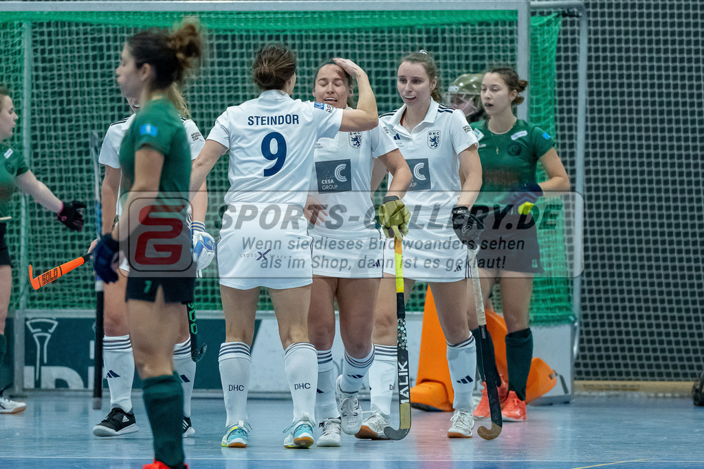 HK_20240113_107900 | 1. Bundesliga Damen Düsseldorfer HC - Club Raffelberg am 13.1.2024 DHC Halle, Düsseldorf , Luisa Steindor ( Düsseldorfer HC #9 ) , Pia Lhotak ( Düsseldorfer HC #5 ) , Elisa Gräve ( Düsseldorfer HC #26 )