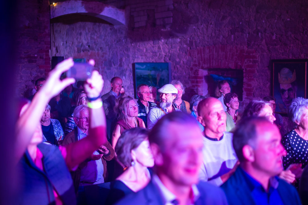 Tango meets Cuba | Tango meets Cuba mit den Klazz Brothers & Cuba Percussion im Forte Belvedere Leisnig zum Festival Hallo Leisnig 2022. - Realisiert mit Pictrs.com