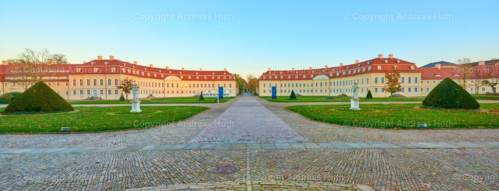 Im Hof von Schloss Hubertusburg 03 | Bedeutsame Landschaften Deutschlands - Realisiert mit Pictrs.com