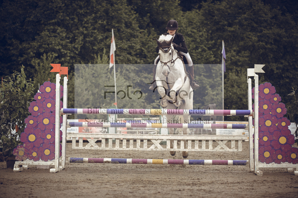 20240530-DOS_2132 | Entdecke hochwertige Reitturnierfotos von Foto Oger. Professionell, emotional und authentisch – jetzt Lieblingsmomente im Shop bestellen.Deutschlandweite Turnierfotografie. - Realisiert mit Pictrs.com