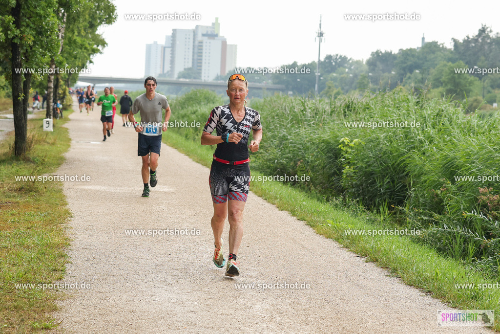 LUR_1596 | 34. M-net Erlanger Triathlon 2025 #erlangertriathlon  #mnettriathlon2025 #mnettriathlon #team #olympischedistanz #mitteldistanz #triathlon #maindonaukanal  #erlangertriathlon2025 #yourpictrs #tv1848 #tv1848erlangen  #triathlonbayern #sportinerlangen #demsportverbunden #sportshot_your_pictrs Copyright: www.sportshot.de
