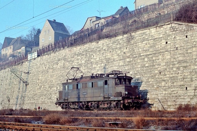 DR 244 128 | DR 244 128 Weißenfels 10.12.1989 - Realisiert mit Pictrs.com