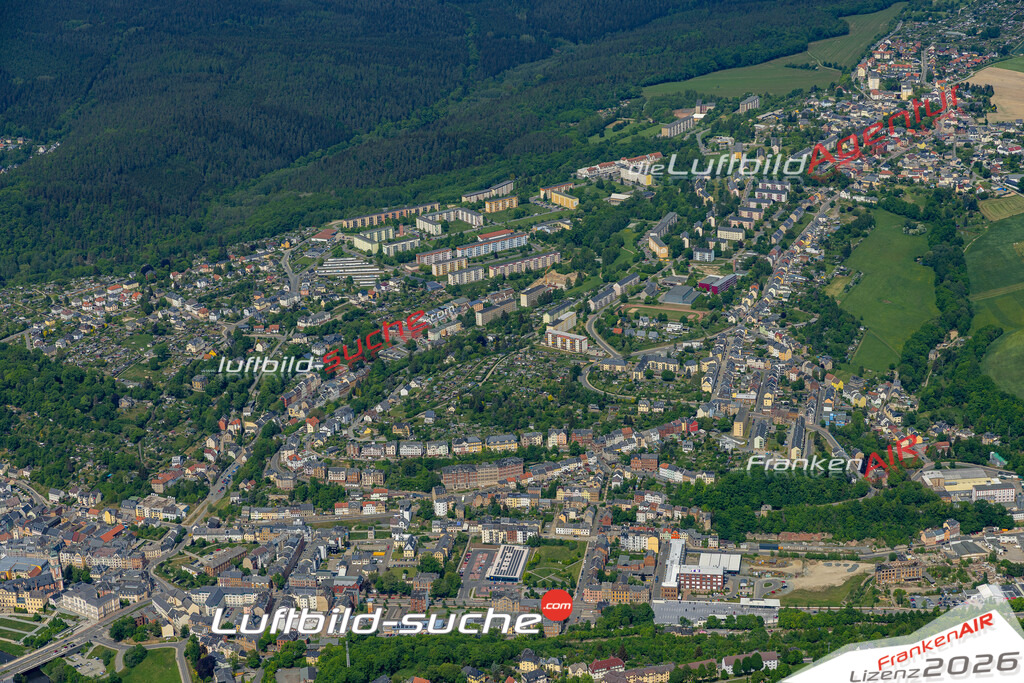 Das Luftbild der Stadt Greiz wurde 2022 vom Flugzeug heraus erstellt (keine Drohnen-Aufnahmen) Aufnahmehöhe ca.450 Meter- hohe Bildauflösung und Druck-Qualität. Garantiert!