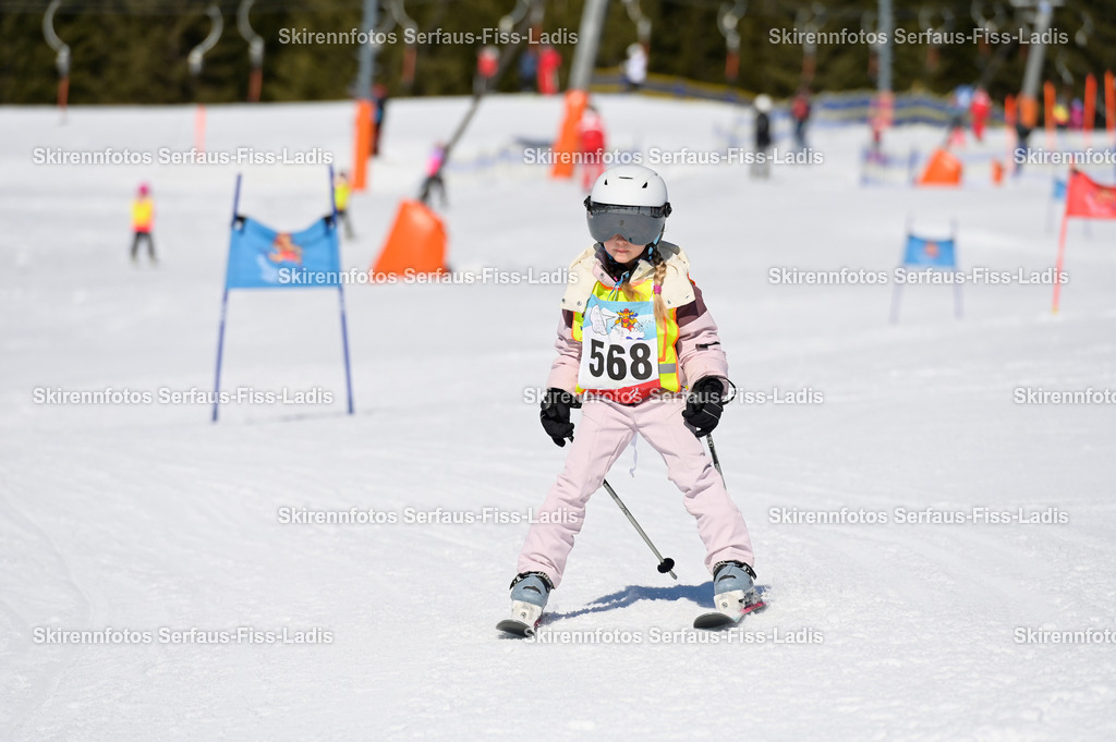 SRF_27.02.2026_588 | Skirennfotos,Serfaus,Fiss,Ladis,Kinderskirennen,Winter,Tirol,Oberland,skirace,SFL,feelfree,weil wir's genießen,ski,Ski,skifahren,Sonnenplateau, - Realisiert mit Pictrs.com