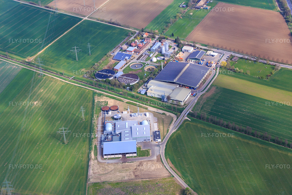 Luftbild: ZAKB - Abfallwirtschaftszentrum Heppenheim (AWZ) und Biomasse Anlage in Heppenheim im Bundesland Hessen in Deutschland. – Foto: IMG_077044.jpg vom 12.04.2015 durch Werner Riehm/FLY-FOTO.de – Auflösung des Originals: 5472 x 3648 px – ZAKB - Zweckverband Abfallwirtschaft Kreis Bergstraße: Ihr Entsorger
