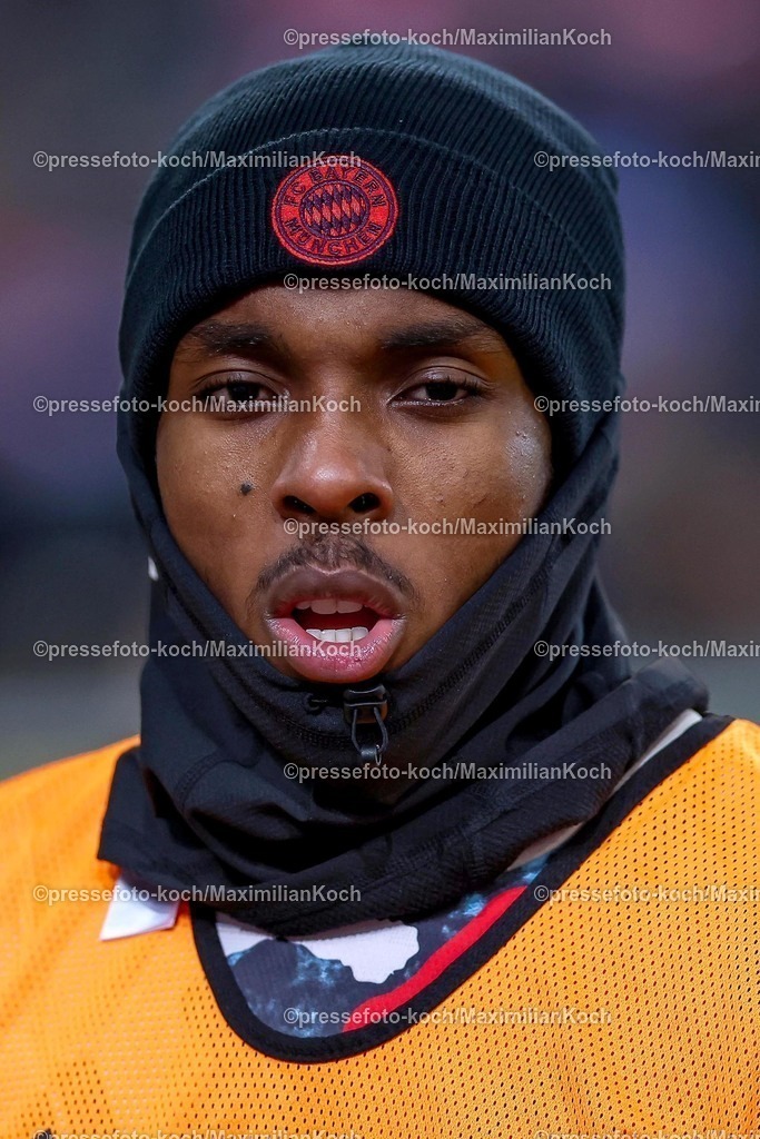 BMG11012502177 | 11.01.2025, Fußball, Borussia Mönchengladbach - FC Bayern München, 1. Fußball Bundesliga, Borussia-Park, Saison 2024 2025: Mathys Tel (Bayern #39)DFB regulations prohibit any use of photographs as image sequences and or quasi-video.