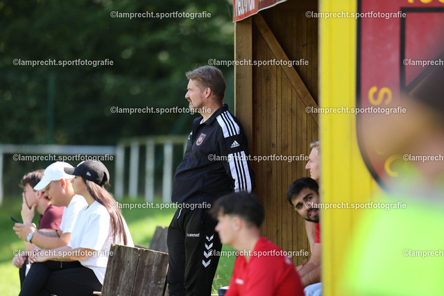 Fußball I Herren I Saison 2025-2026 I Verbandsliga Süd I 7. Spieltag I SV Schackendorf - SV Azadi Lübeck I 06.09.2025.029 | Arne Gromoll (Torwarttrainer, SV Schackendorf) - Realisiert mit Pictrs.com