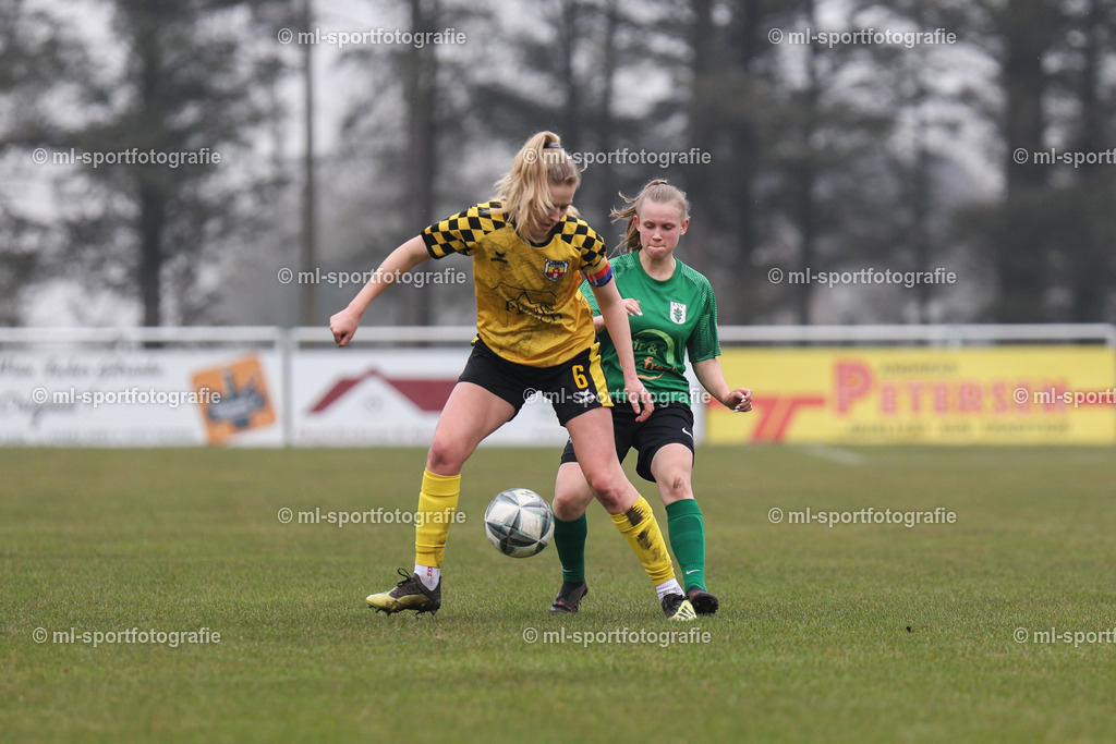 Fußball I Frauen I Saison 2025/2026 I Oberliga Schleswig-Holstein I 12. Spieltag I SV Frisia 03 Risum-Lindholm - Eichholzer SV | ml-sportfotografie - Realisiert mit Pictrs.com