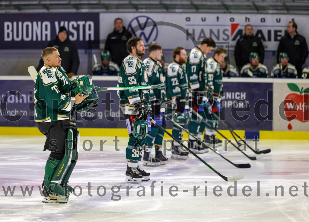 2025-12-19_014_TSV_Erding_gegen_Toelzer_Loewen | Erding, Deutschland, 19.12.2025:Eishockey, Oberliga Süd 2025 / 2026, 27. Spieltag, TSV Erding gegen Tölzer Löwen, Endergebnis: 2:5Torwart David Zabolotny (Erding Gladiators, #72), Marc Schmidpeter (Erding Gladiators, #33), Jesse Kauhanen (Erding Gladiators, #4), Grady Hobbs (Erding Gladiators, #22), Elia Ostwald (Erding Gladiators, #17), Thomas Matheson (Erding Gladiators, #37)Foto: Christian Riedel / fotografie-riedel.net