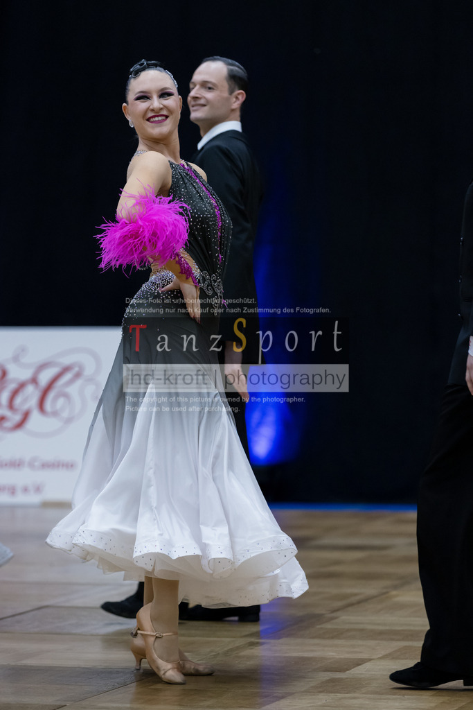 20260314_BL1_Std-Formationen_Nbg3809 | Tanzsportbilder, Standardtanz, Lateintanz, WDSF, DTV, LTVB, dancecomp, goc, hessen tanzt, blaues band der spree, walzer, tango, wiener walzer, slowfox, quickstepp, samba, rumba, cha-cha-cha, paso doble. jive, hd-kroft photography, turniertanzsport