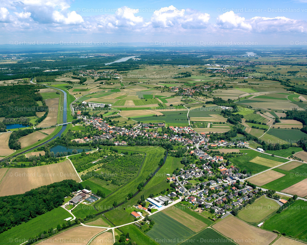 2626113 | MEMPRECHTSHOFEN 09.06.2006 Ortsansicht am Rande von landwirtschaftlichen Feldern und Nutzflächen  in Memprechtshofen im Bundesland Baden-Württemberg, Deutschland // Village view on the edge of agricultural fields and land  in Memprechtshofen in the state Baden-Wuerttemberg, Germany Foto: Gerhard Launer