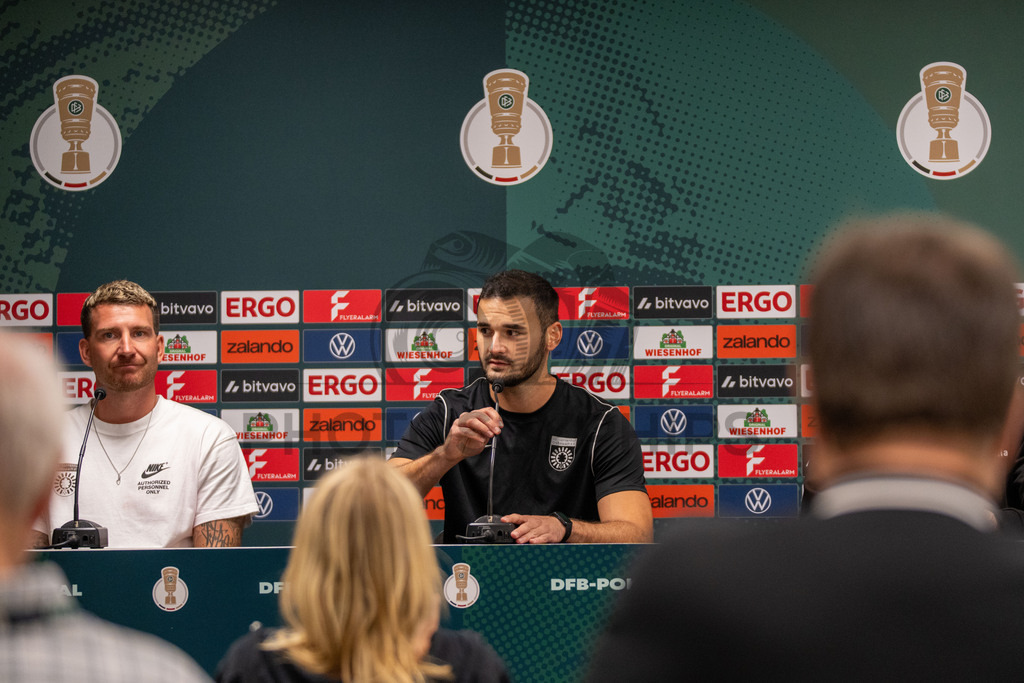 SG Sonnenhof Großaspach vs. Arminia Bielefeld, Fussball, DFB-Pokal, 1. Runde, 22.08.2026 | Lucca Volkmer (Pressesprecher SG Sonnenhof Großaspach),SG Sonnenhof Großaspach vs. Arminia Bielefeld, Fussball, DFB-Pokal, 1. Runde, 22.08.2026,DFB regulations prohibit any use of photographs as image sequences and/or quasi-video