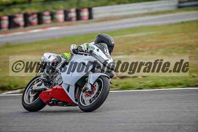 pubi7094 | Professionelle Fotos von Sportveranstaltungen, aber auch Hochzeiten und anderen Events. - Realisiert mit Pictrs.com