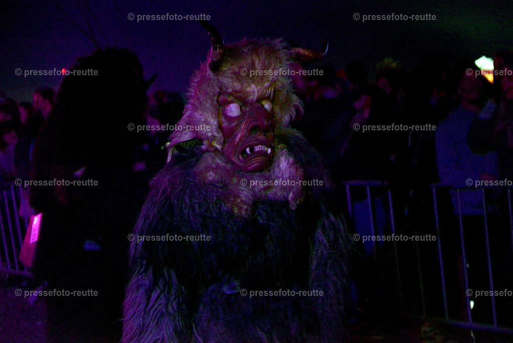 news-2022-Dez03-Krampusumzug-Reutte-WTV_5759 | Info aus dem Bezirk Reutte/Ausserfern Tirol sowie eine umfangreiche Bilddatenbank über die gesamte Region: Lechtal, Talkessel Reutte, Tannheimertal, Zwischentoren. Lech, Plansee, Zugspitze, Grenztunnel, B179, Fernpassstraße, Verkehr, Lawinen, Tradition, - Realisiert mit Pictrs.com