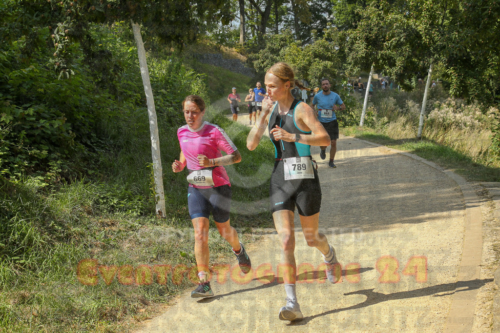 250824_1448_EX1_7648 | Sportfotografie im Rhein-Sieg Kreis, Köln, Bonn, NRW, Rheinland Pfalz, Hessen, etc. Unser Tätigkeitsfeld umfasst den Laufsport vom Volkslauf über den Marathon, Duathlon, Triathon bis zum Ultralauf wie Kölnpfad Ultra oder Schindertrail.