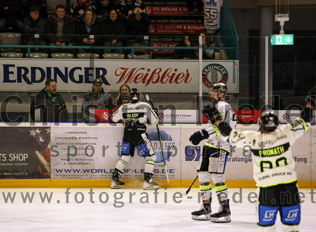 2024-02-16_025_TSV_Erding_gegen_ERSC_Amberg | Erding, Deutschland, 16.02.2024:
Eishockey, Bayernliga Playoffs 2023 / 2024, 1. Spieltag, TSV Erding gegen ERSC Amberg, Endergebnis: 1:2

Brendan Walkom (ERSC Amberg, #94)

Foto: Christian Riedel / fotografie-riedel.net