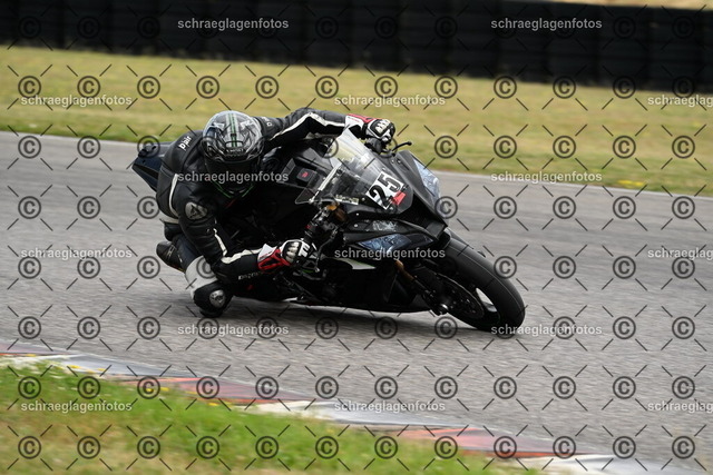 25bt02-0610 | markuskiefer.com - Realisiert mit Pictrs.com