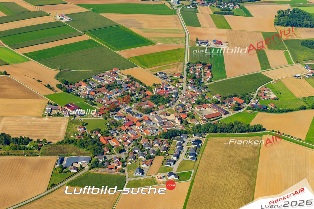 Schrägluftbild  Allkofen  Laberweinting - Das Luftbild wurde 2025 vom UL-Flugzeug heraus erstellt ( keine Drohne ) - Hochauflösende Luftaufnahme -Nicht vergleichbar mit Google Maps oder Satelittenbilder- Die Geschenkidee !Mit Lizenz und Bildrechte bestellbar