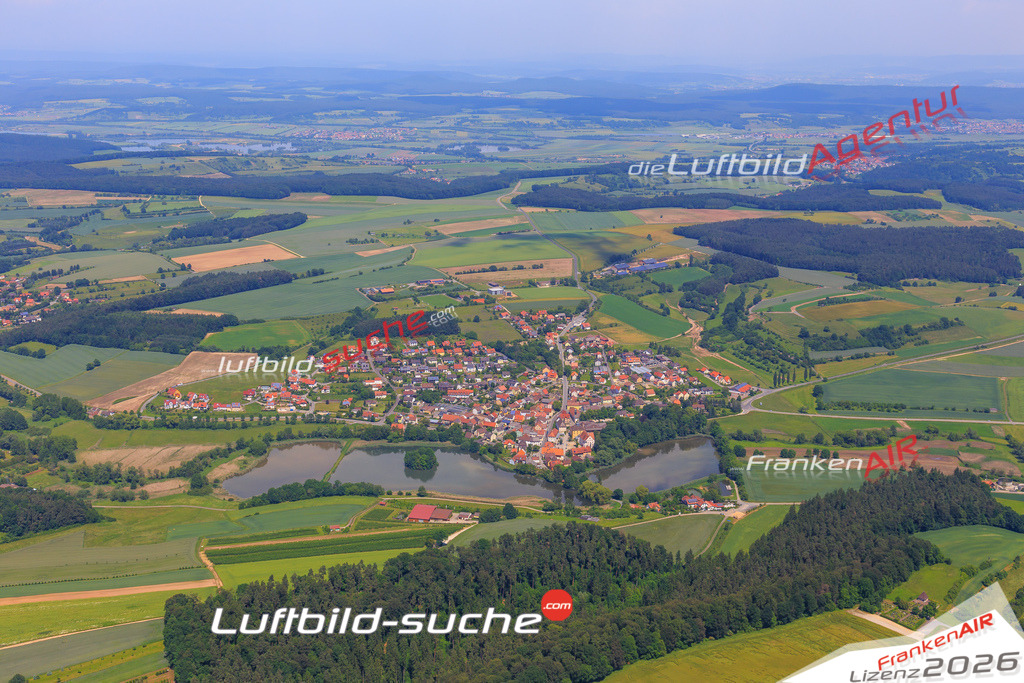 Die Luftaufnahme der Stadt Lisberg wurde vom UL-Flugzeug heraus erstellt ( keine Drohne )- hohe Auflösung für beste Qualität