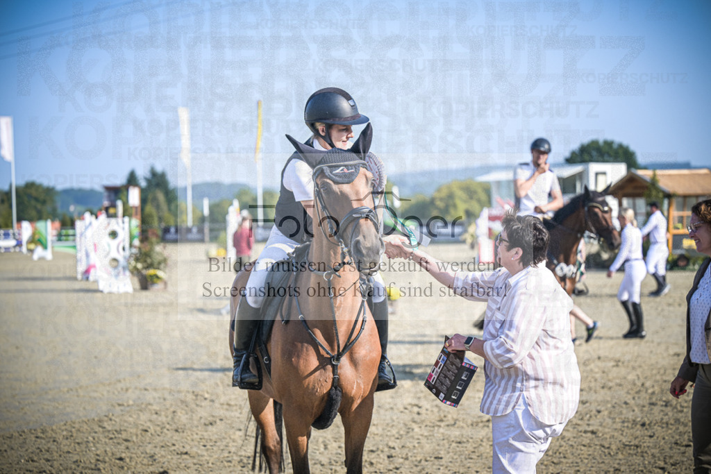 DOS_0050 | Entdecke hochwertige Reitturnierfotos von Foto Oger. Professionell, emotional und authentisch – jetzt Lieblingsmomente im Shop bestellen.Deutschlandweite Turnierfotografie. - Realisiert mit Pictrs.com