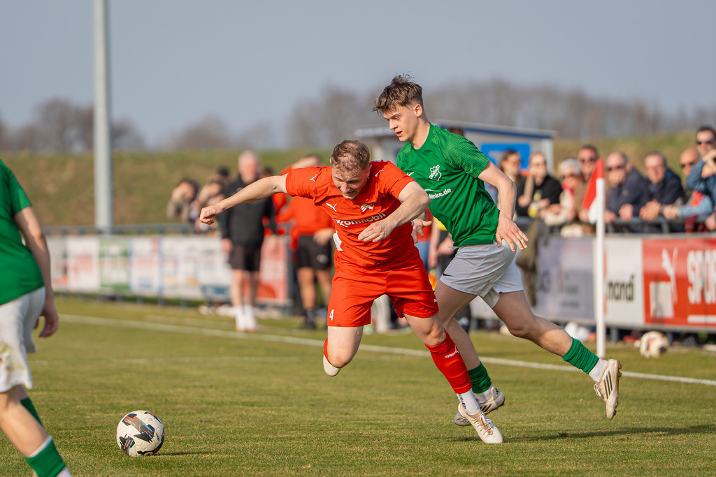Fußball I Herren I Saison 2025-2026 I Bezirksliga Weser-Ems 4 I 22. Spieltag I Vfl Oythe  - SV Bethen I 7158 | jns.sportfotos - Realisiert mit Pictrs.com