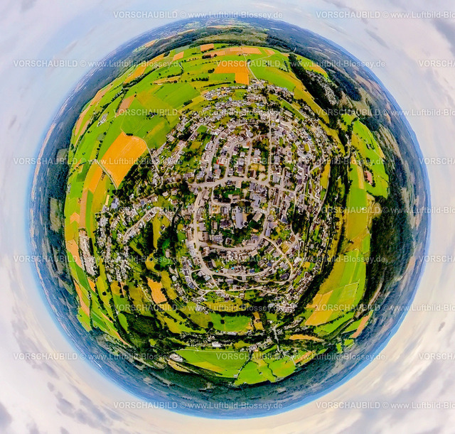 Warstein240790065Hirschberg | Luftbild, Wohngebiet Ortsansicht Ortsteil Hirschberg, umgeben von grünen Wiesen und Feldern, Erdkugel, Fisheye Aufnahme, Fischaugen Aufnahme, 360 Grad Aufnahme, tiny world, little planet, fisheye Bild, Hirschberg, Warstein, Soester Börde, Nordrhein-Westfalen, Deutschland