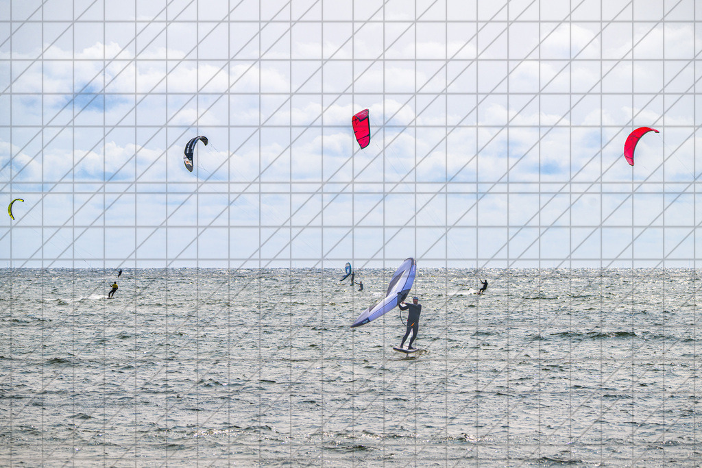 Windsurfing; div. unknown People | Hvide Sande, Denmark, 08.06.25: Windsurfing; div. unknown People —  CREDIT:www.bullenfotos.de, Martin König, Hörner Weg 40, D-49078 Osnabrück, +4917663732967 — Nutzung und Weitergabe nur zu den vereinbarten Zwecken. Presseanfragen an Ersteller. Alle Rechte beim Ersteller. Honorierung nach MFM. - Realisiert mit Pictrs.com