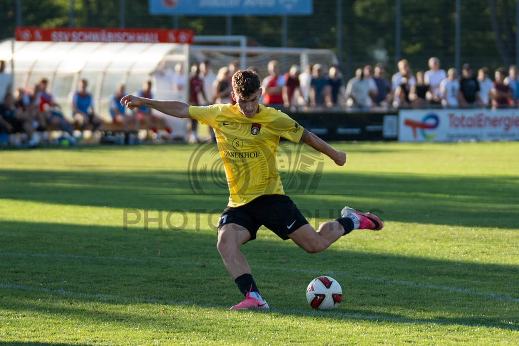 SSV Schwäbisch Hall vs. SG Sonnenhof Großaspach, Fussball, WFV-Pokal, 3. Runde, 11.08.2026 | Torchance durch Luca Molinari (SG Sonnenhof Großaspach, #21),SSV Schwäbisch Hall vs. SG Sonnenhof Großaspach, Fussball, WFV-Pokal, 3. Runde, 11.08.2026