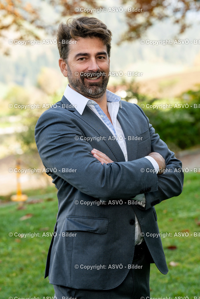 Dominique Weisang_ ASVÖ Salzburg-5 | 19.10.2024, Aigen im Ennstal, AUT, ASVÖ, Porträt Bilder Bundesvorstandsitzung 2024 im Imlauer Hotel Schloss PichlarnDominique Weisang©ASVÖ / Harald Dostal  - Realisiert mit Pictrs.com