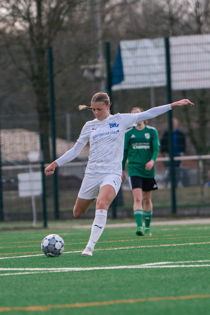 Fußball I Frauen I Saison 2025-2026 I Landesliga Weser-Ems I 13. Spieltag I BW Lohne - SV Olympia Uelsen I 9218 | jns.sportfotos - Realisiert mit Pictrs.com