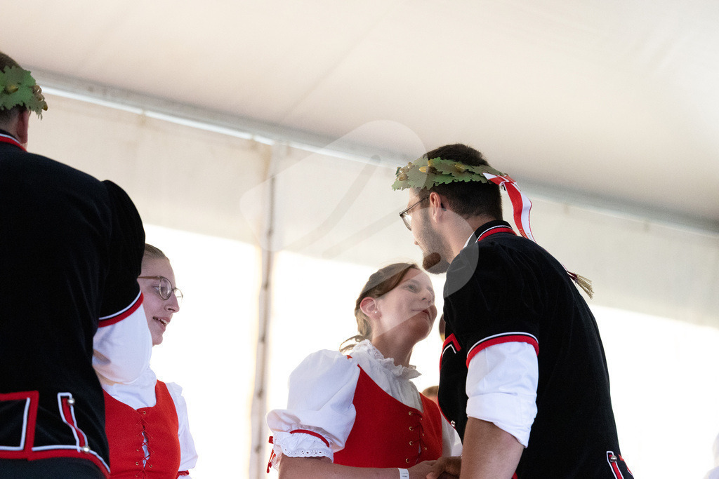 Rigi2025_3059 | Die Schwinger des Schwyzer Kantonalen Schwingerverbandes: Fotos, die Dynamik und Leidenschaft festhalten, sowie emotionale Momente aus dem traditionellen Schwingsport zeigen. - Realisiert mit Pictrs.com