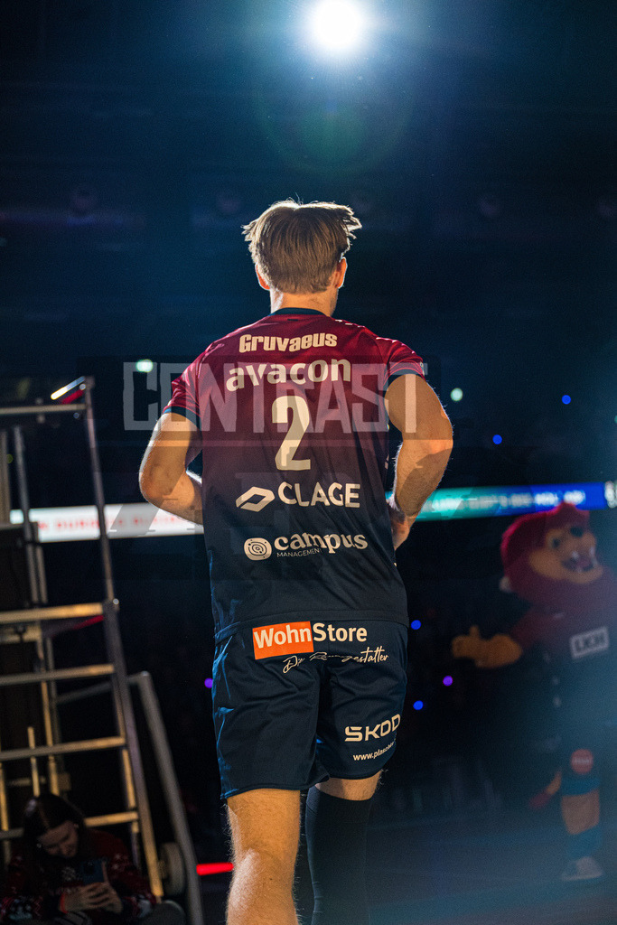 Volleyball I Herren I Saison 2025/2026 I Bundesliga I 10. Spieltag I SVG Lüneburg - WWK Volleys Herrsching | Daniel Gruvaeus (2, SVG Lüneburg) beim Einlaufen - Realisiert mit Pictrs.com