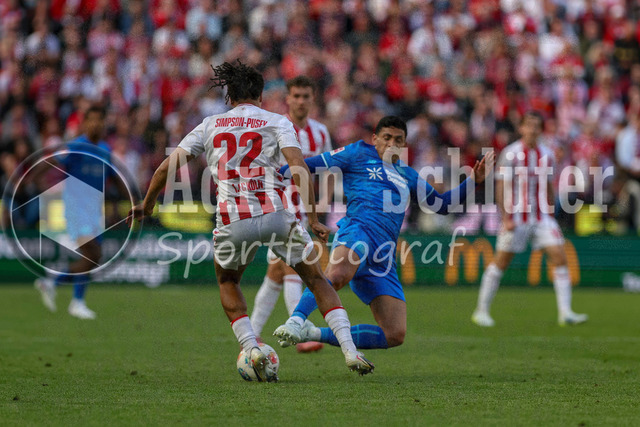 25.04.2026, GER, Fussball, Herren, 1. BL, Saison 2025/2026, 1. FC Köln - Bayer 04 Leverkusen | Jahmai Simpson-Pusey und Ezequiel Fernandez (Bayer 04 Leverkusen) im Kampf um den Ball 