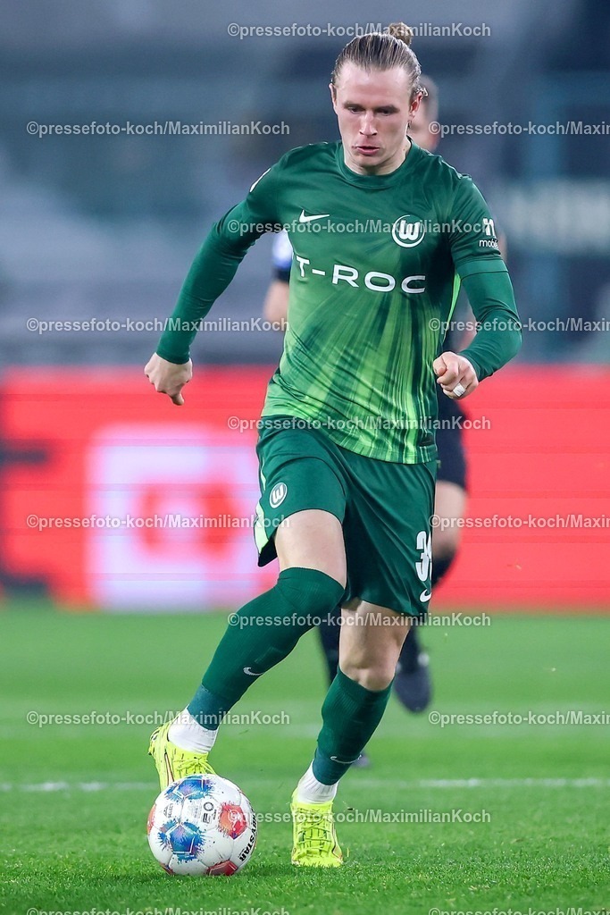 BMG13122502070 | 13.12.2025, Fußball, Borussia Mönchengladbach - VfL Wolfsburg, 1. Fußball Bundesliga, 14.Spieltag, Borussia-Park, Saison 2025 2026: Patrick Wimmer&nbsp;(VfL Wolfsburg #39)  DFB regulations prohibit any use of photographs as image sequences and or quasi-video.